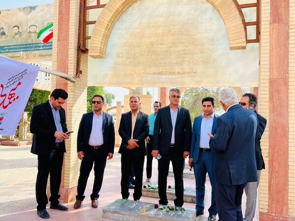 گلزار شهداء ؛ میزبان مسئولان شهرستان عنبرآباد همزمان با آغاز هفته دفاع مقدس