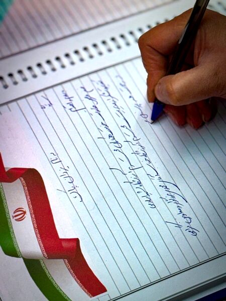 افتتاح کتابخانه در دبستان شهید اسلامی تبادکان 