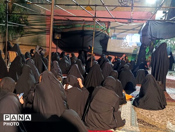 جلوه‌هایی از تجمع میدان امام خمینی(ره) قم در دومین شب محرم