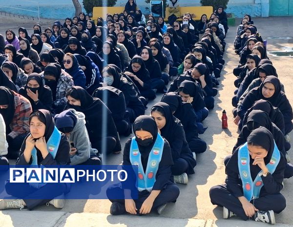 آموزش انواع دست ها و گره های پیشتازان در دبیرستان دخترانه فاطمیه