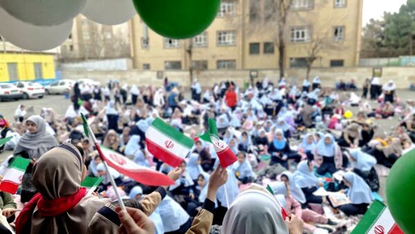 سالروز پیروزی انقلاب اسلامی در دبستان حافظ یک