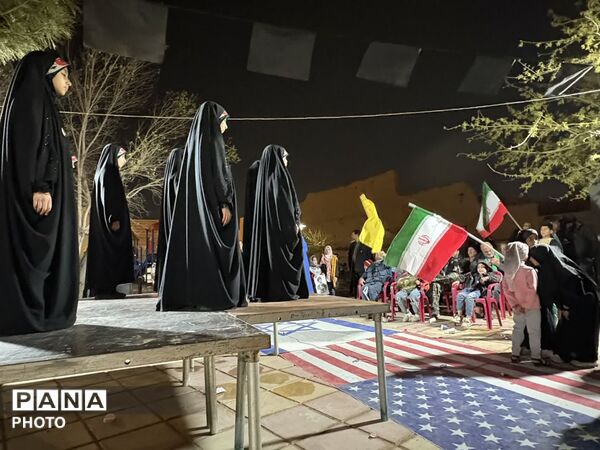 میدان داری دانش‌آموزان و معلمان یزدی