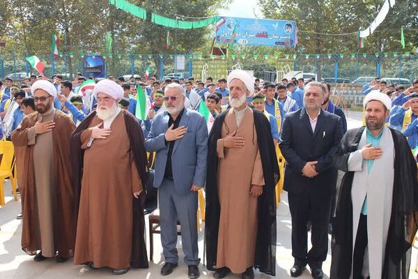 جشن عاطفه‌ها جشن همدلی دانش آموزان با دیگر کودکان نیازمند