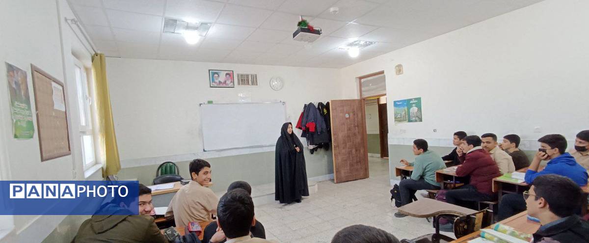 بازدید رئیس کارگروه آموزش متوسطه اداره آموزش و پرورش کاشمر‌ از دبیرستان میثاق