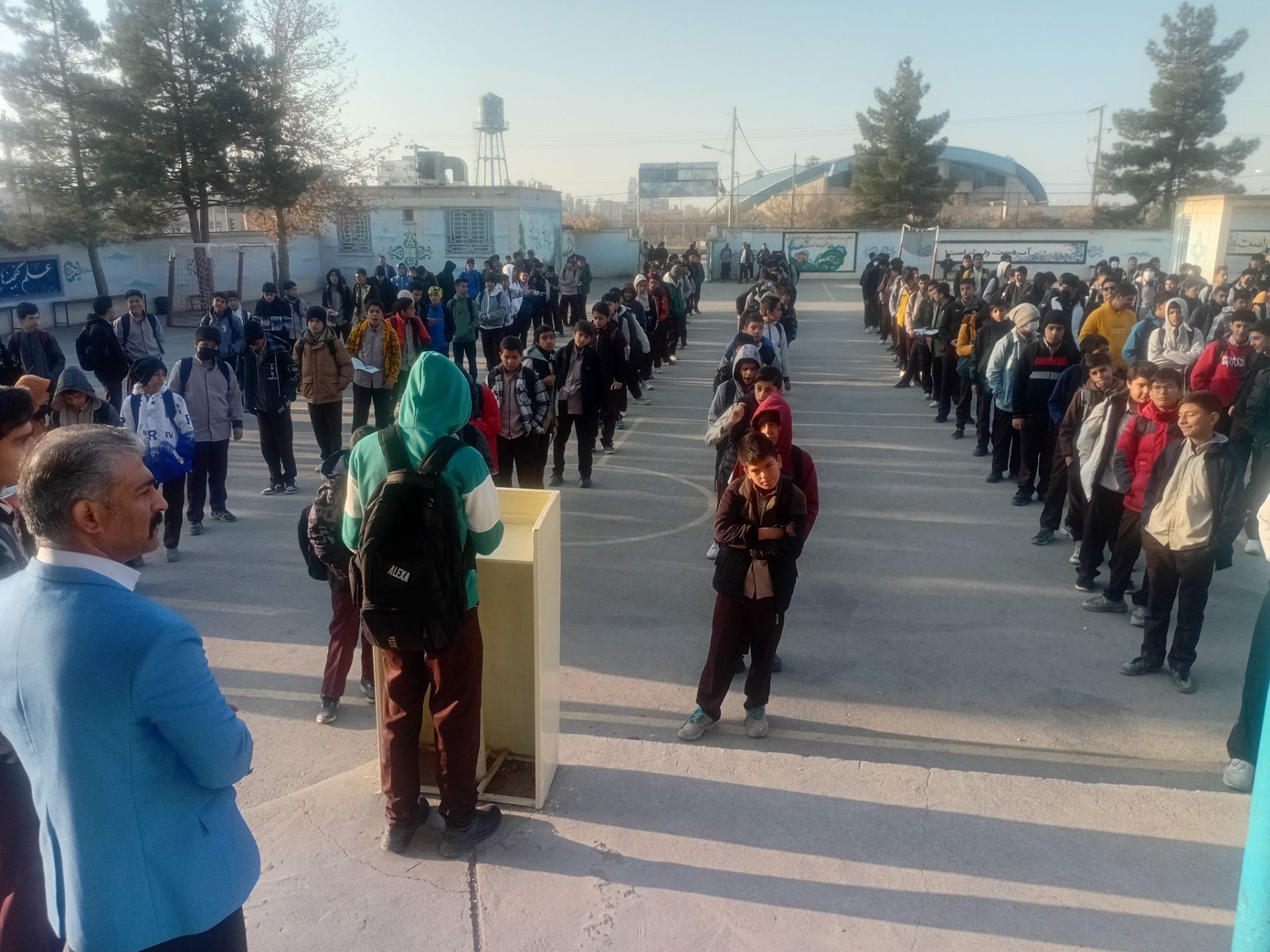 صبحگاه دبیرستان علامه طباطبایی