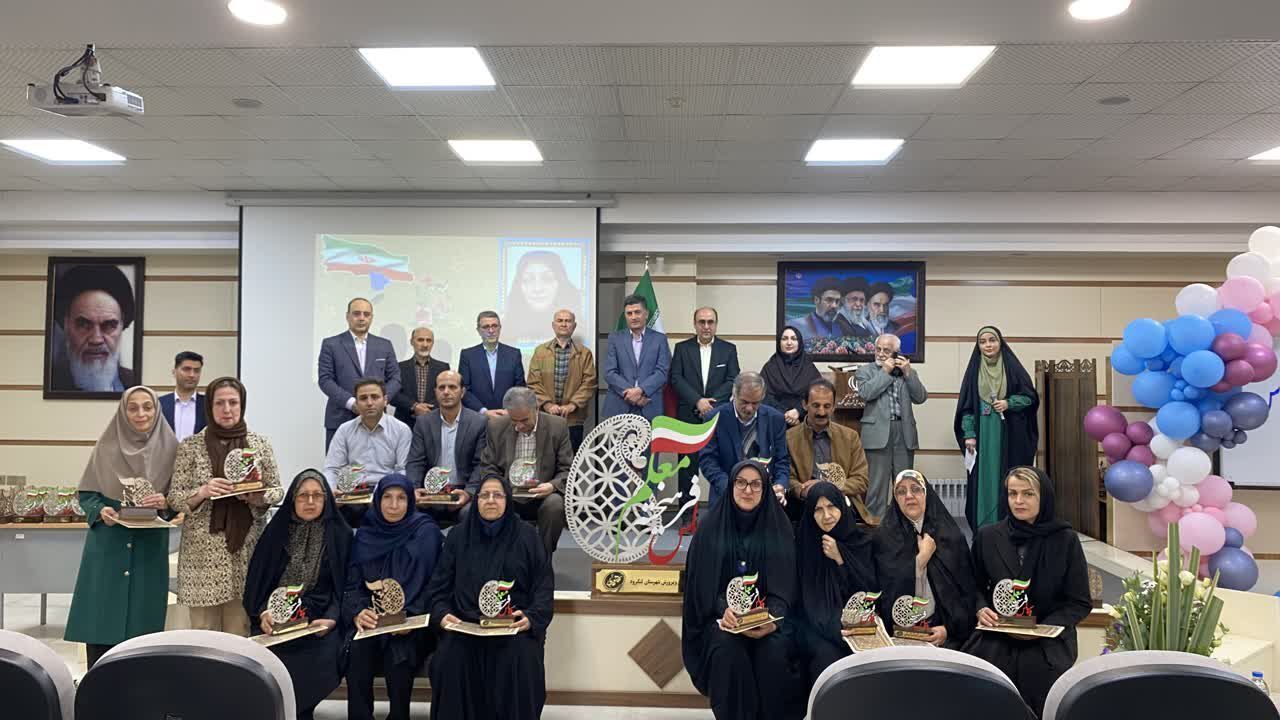 بزرگداشت هفته مقام معلم با تجلیل از ۳۰ معلم نمونه و ۶۰ فرهنگی بازنشسته در لنگرود
