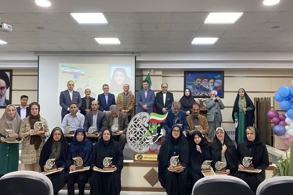 بزرگداشت هفته مقام معلم با تجلیل از ۳۰ معلم نمونه و ۶۰ فرهنگی بازنشسته در لنگرود