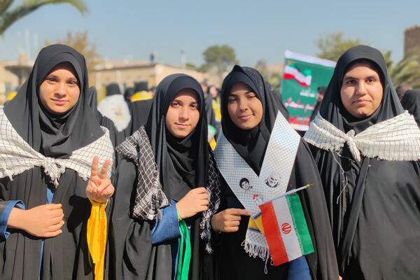 روز دانش‌آموز، روز خروشِ آگاهی و شادابی