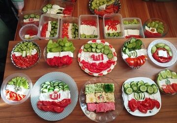 صبحانه سالم با رنگ‌های پرچم ایران در مدرسه پروین اعتصامی