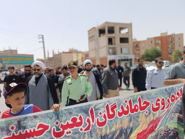 برگزاری پیاده‌روی جاماندگان اربعین حسینی در دهگلان با حضور پرشور مردم
