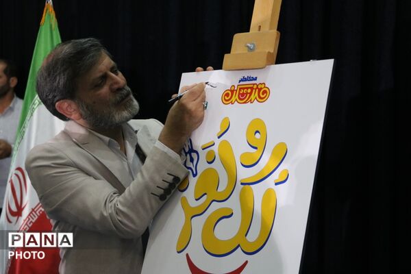 میزبانی میبد از طنزپردازان یزدی در شبی سرشار از لبخند