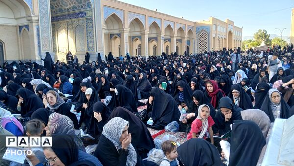 قرائت دعای عرفه در زیارتگاه شهید آیت الله مدرس