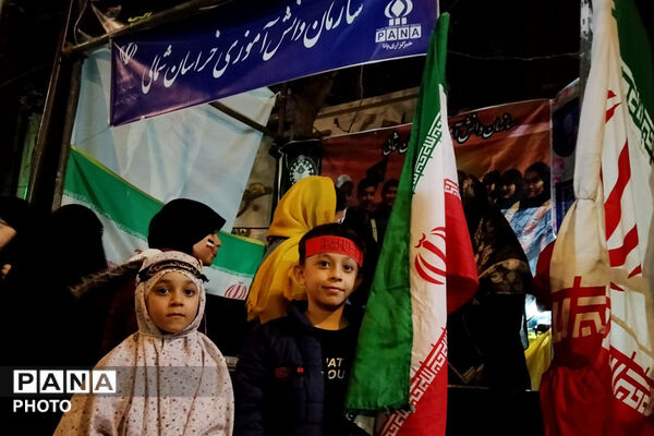 جلوه ای از حضور کودکان در دل میدان