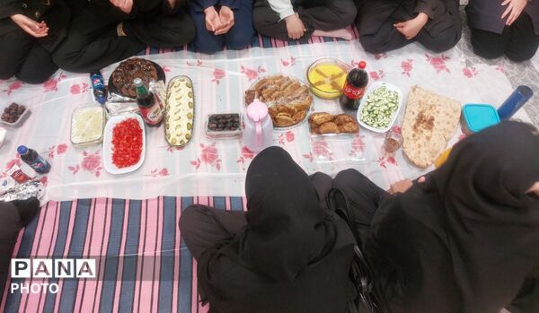 ضیافت افطار در مدرسه «نماز و نیایش» شهرستان باخرز
