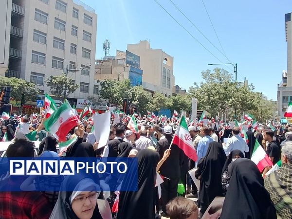 راهپیمایی جمعه خشم و نصر با حضور پرشور مشهد مقدس برگزار شد