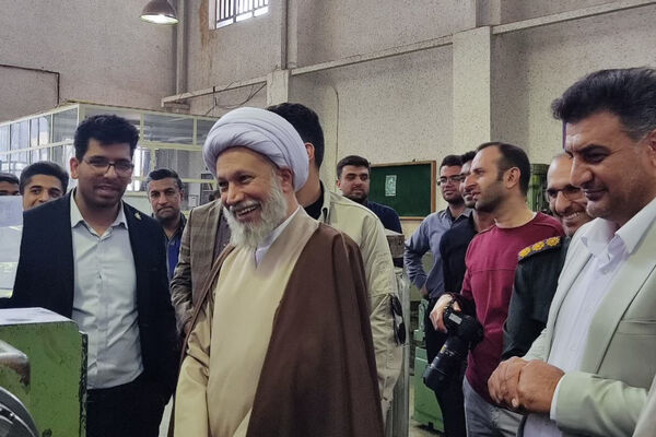 بازدید نماینده ولی فقیه استان فارس از هنرستان طالقانی در آستانه هفته بسیج