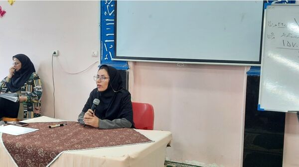 نشست صمیمی انجمن و اولیا پایه هفتم در دبیرستان فرهنگیان ناحیه۷ مشهد