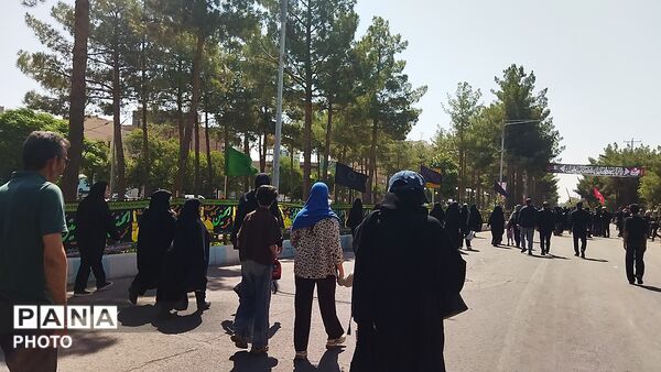 عاشقان حسینی ( ع) به یاد پیاده روی اربعین در نیشابور پیاده روی کردند-۱