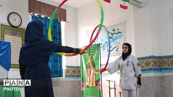 رقابت پرشور دانش آموزان دبیرستان اسحاقیه در المپیاد ورزشی درون مدرسه ای