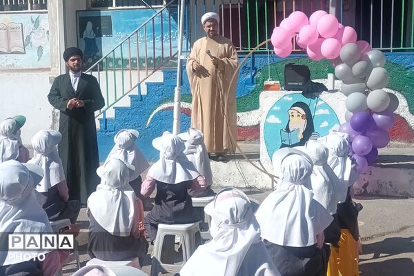 نمایش شاد کودکانه با حضور «عمو اخوان» در دبستان بنت‌الهدی فیروزکوه