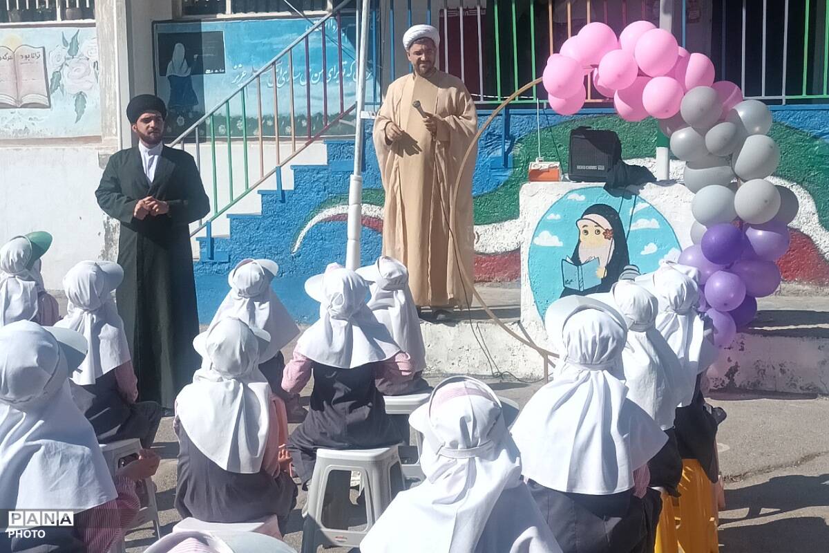 نمایش شاد کودکانه با حضور «عمو اخوان» در دبستان بنت‌الهدی فیروزکوه