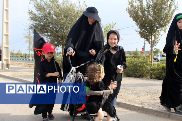 پیاده‌روی خانوادگی جاماندگان اربعین حسینی(ع) در قم