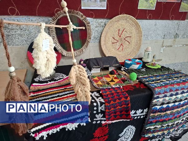 نمایش هنرهای دستی دانش‌آموزان معمولان