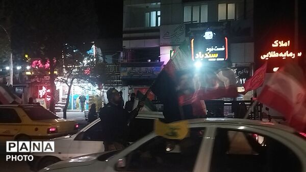 رژه ماشینی همچنان در بلوار فضل پایان ندارد 