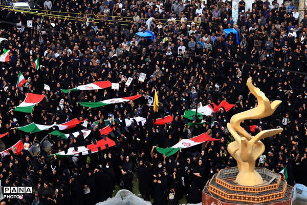مراسم تشییع پیکر شهدای دانش‌آموز در میناب 
