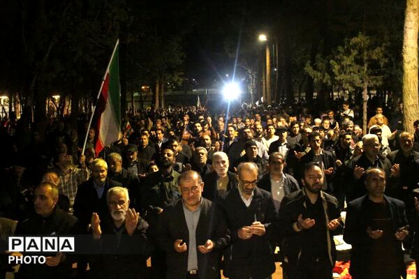 نماز استغاثه به امام زمان؛در کنار شهید گمنام
