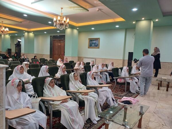 برگزاری جشن تکلیف دانش‌آموزان دبستان گلهای‌شادی ناحیه ۲ کرج