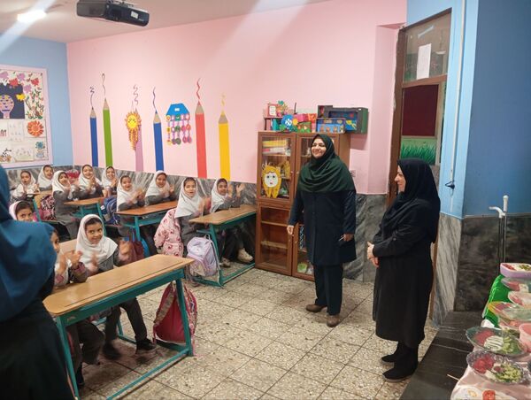 صبحانه سلامت با تم پرچم در دبستان نرجس 