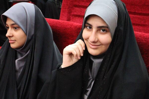 برگزاری جشن روز دختر با همکاری کانون خدمت رضوی و نهادهای آموزشی در منطقه 14 تهران 