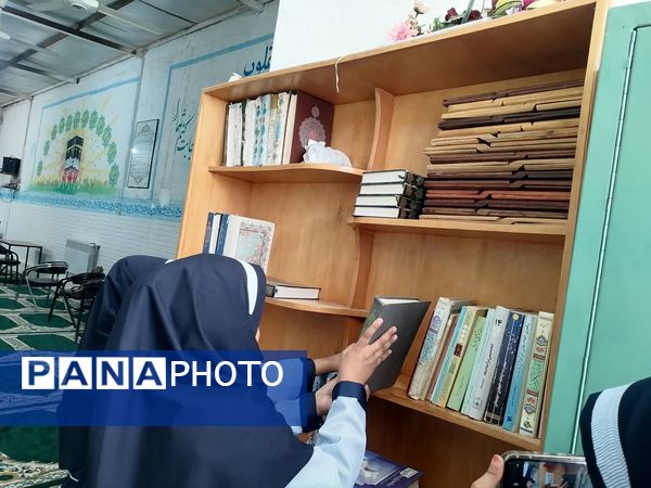 غبارروبی نمازخانه‌ دبستان ناهید نخودی نیشابور