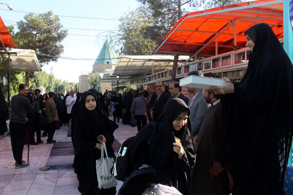 اعزام نخستین گروه از دختران دانش‌آموز ناحیه یک قم به اردوی راهیان نور