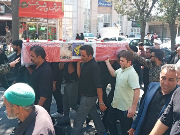 تشییع پیکر پرافتخار شهید علی اکبر صانعی جانباز ۷۰ درصد جنگ تحمیلی