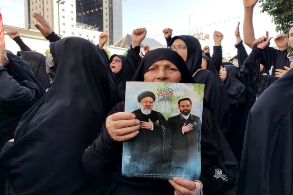 وداع تاریخی مشهدی‌ها با خادم‌الرضا؛ شهید جمهور