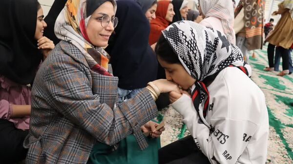 جشن شب یلدایی دختر و مادران در مسجد النبیین بیرجند