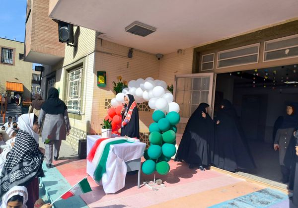 جشن دهه انقلاب و زنگ حماسه آفرینی انقلاب در دبستان شطیطه ۲