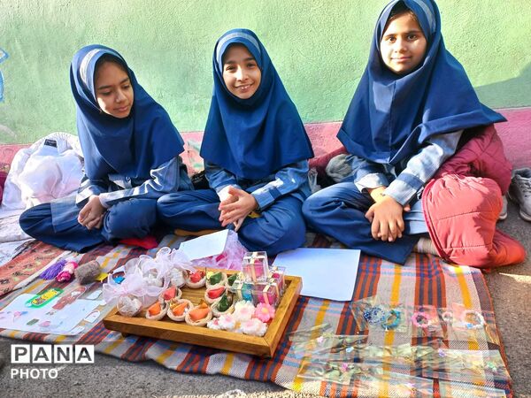 بازارچه کارآفرینی دانش‌آموزان شهید جواهری۲ 