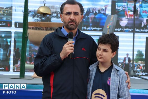 گرامیداشت هفته تربیت بدنی و افتتاح زمین چمن مصنوعی دبیرستان البرز