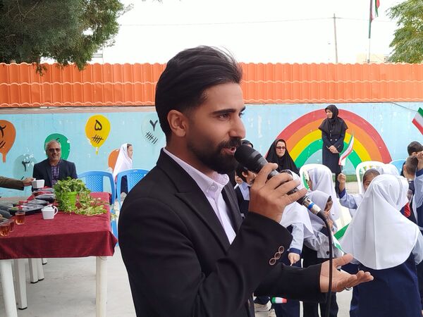 زنگ مهر در دبستان دخترانه سما با حضور مسئولان آموزش و پرورش و دانشگاه آزاد اسلامی کاشمر 