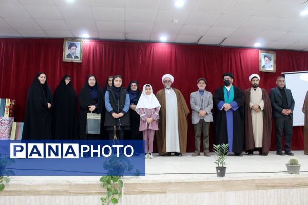 تقدیر از برگزیدگان مسابقات قرآن، عترت و نماز در گلوگاه 