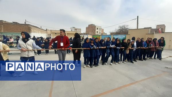 مسابقات طناب‌کشی در مدرسه دخترانه ضحی ۲ شهرستان شیروان