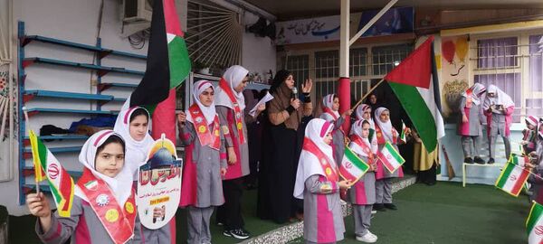 دانش‌آموزان دبستان دخترانه شاهد محمودآباد شعار مرگ بر اسرائیل سردادند