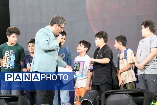 شبی متفاوت در کوهسنگی از سرودهای محمدی تا رصد ماه‌گرفتگی