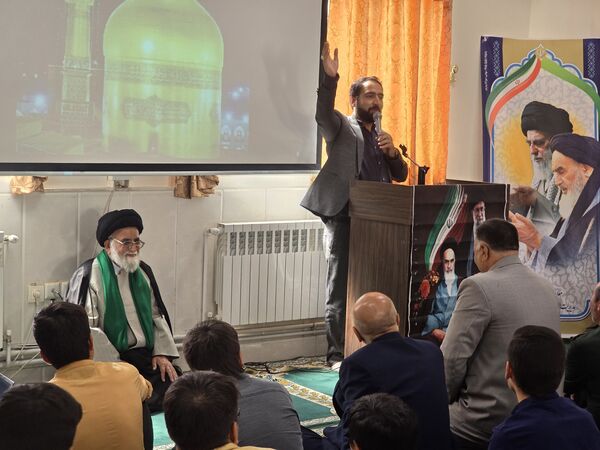زنگ نماز در دبیرستان شاهد مالک اشتر نیشابور 