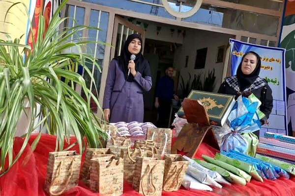 تجلیل از دانش آموزان برتر دبیرستان تاجیک بهارستان‌۲