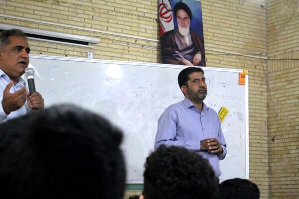 کارگاه آموزشی راهنمای رانندگی در مدرسه شاهد بندرعباس 