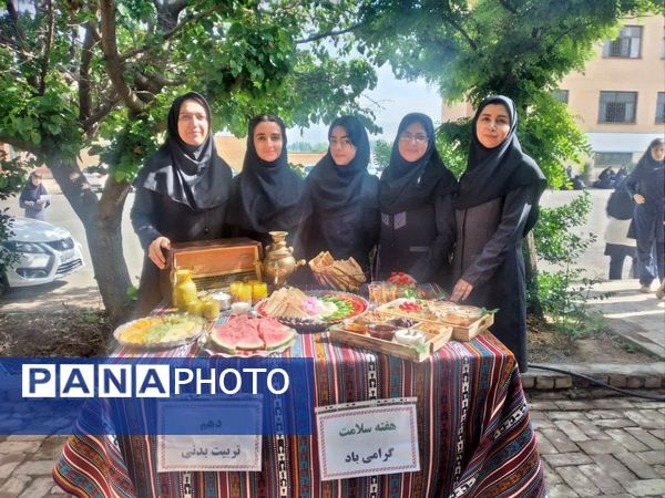 جشنواره صبحانه سالم در هنرستان موفقیان شهرستان نظرآباد